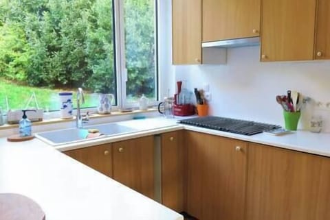 7bed8530-e4b8-41a9-8209-fec5652c81d3