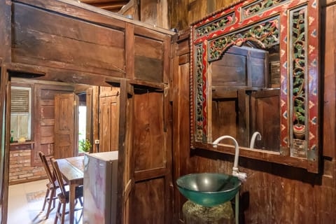 Family Room | Bathroom | Towels