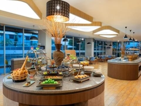 Free buffet breakfast on weekends