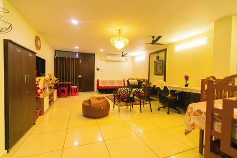 Family Apartment | 2 bedrooms, individually decorated, individually furnished, desk