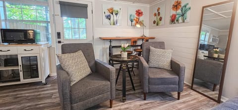 Kitchenette, Grill, Workspace