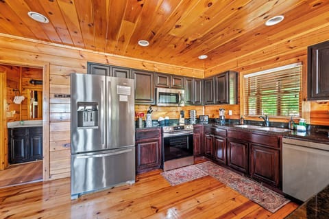 Cades Cove's fully equipped kitchen