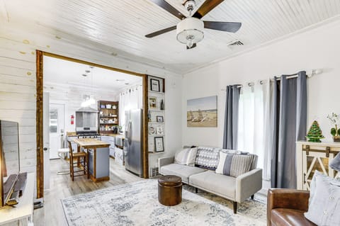 Carterville Vacation Rental | 3BR | 1.5BA | 750 Sq Ft | Steps to Enter
