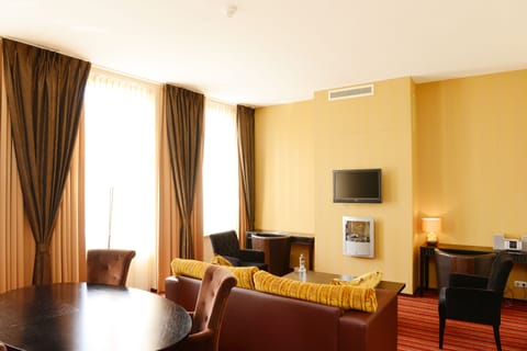 Junior Suite, 1 Double Bed | Living area | Flat-screen TV