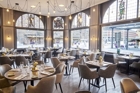 Breakfast, lunch and dinner served