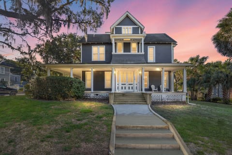 Charming historic home in the heart of Downtown Ocala.
