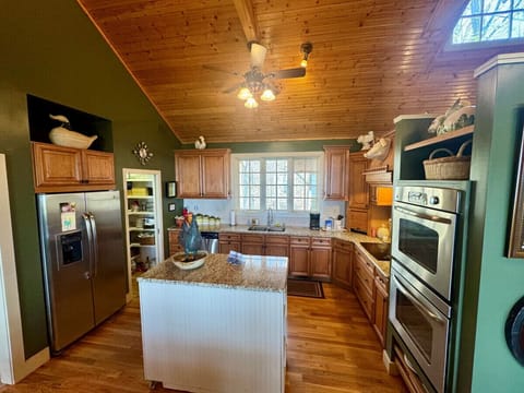 Fully equipped kitchen with all you should need to host /cook a large family gathering.