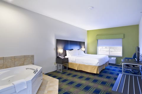 Suite, 1 Bedroom, Corner (Whirlpool) | In-room safe, soundproofing, iron/ironing board, cribs (free)