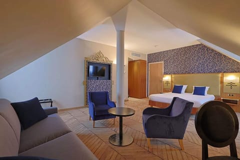 Junior Room (Junior Suite) | Hypo-allergenic bedding, minibar, in-room safe, desk