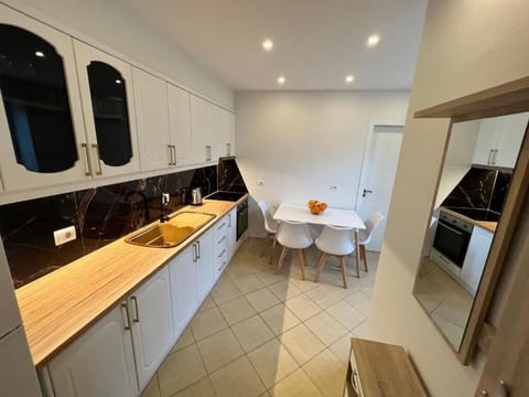 Comfort Apartment, Garden View | Blackout drapes, free WiFi, bed sheets