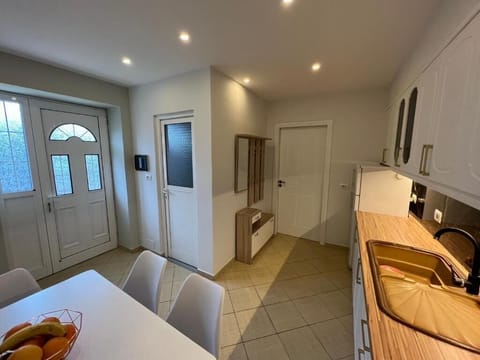 Comfort Apartment, Garden View | Blackout drapes, free WiFi, bed sheets