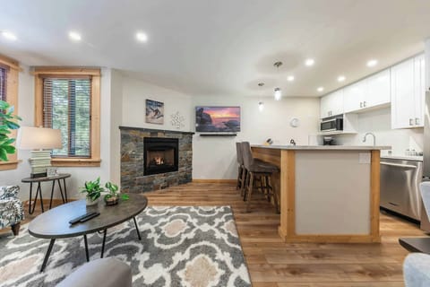 4115 Coyote Fork Truckee CA-print-020-020-Interior-3362x2241-300dpi