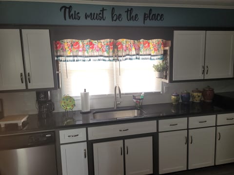 Fully equipped kitchen with dishwasher, new stove and refrigerator 
