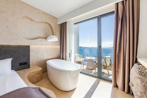 Panoramic Sea View Suite with Bath Tub | Deep soaking bathtub