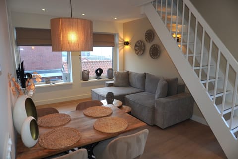 Duplex (Apartment) | Living area | Flat-screen TV