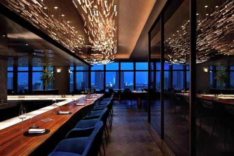 2 restaurants; breakfast, lunch, dinner, and brunch served