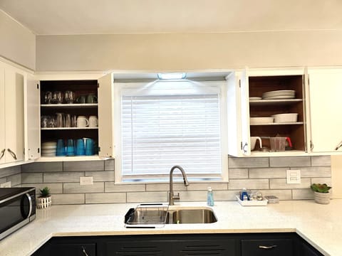 Full Kitchen / dishes, microwave