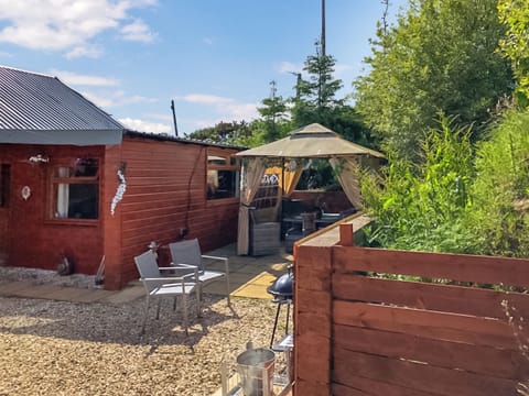 Outdoor area | Cow Boy Cabin - Cow Boy Holidays, Glasgow