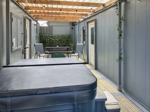 Hot tub | Cow Boy Cabin - Cow Boy Holidays, Glasgow