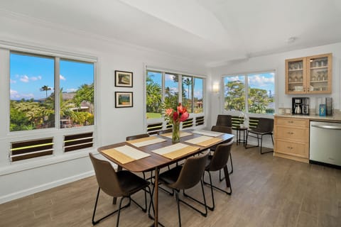 Dining area with views all around