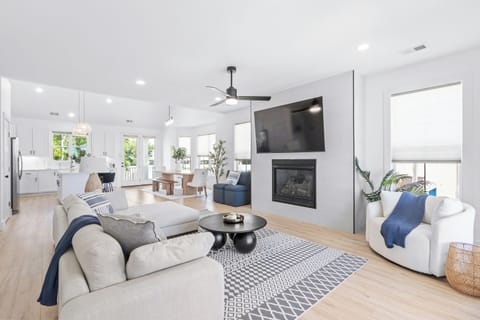 Main Living Room w/Large TV + Fireplace (2nd Floor)