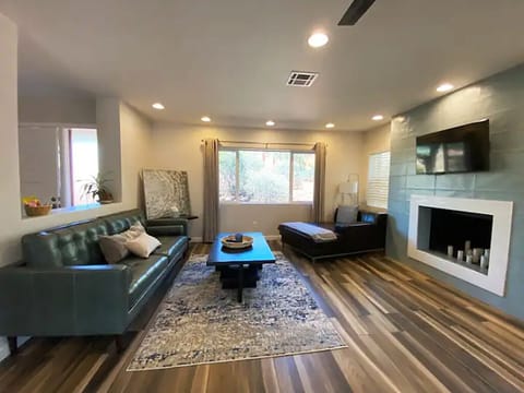 Lovely, ample seating with lots of light and new sofa and rug 