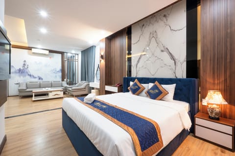 Luxury Double Room, 1 King Bed, City View | Premium bedding, memory foam beds, minibar, in-room safe
