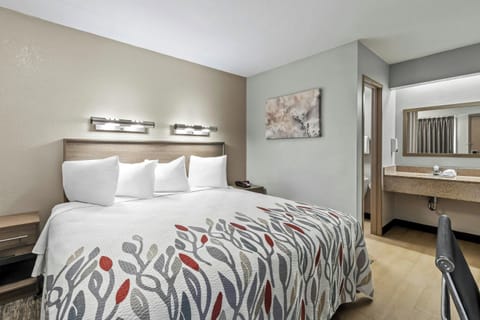 Desk, blackout drapes, free WiFi, bed sheets