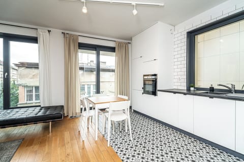 Comfort Apartment, 2 Bedrooms | Private kitchenette | Fridge, oven, stovetop, dishwasher