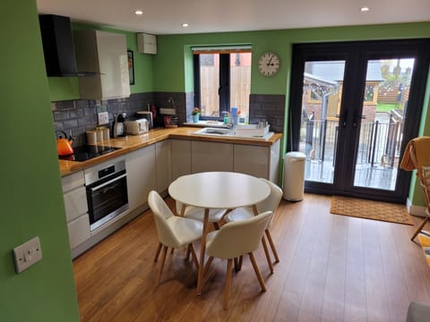 Cabin | Private kitchen | Fridge, microwave, oven, stovetop