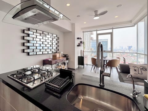 City Apartment, City View | Private kitchen | Full-size fridge, microwave, oven, espresso maker