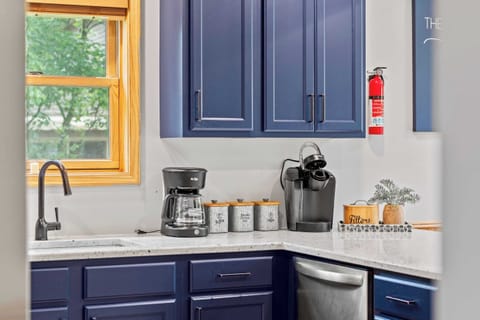 House (6 Bedrooms) | Interior