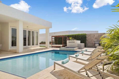 Spend a relaxing time by the pool under the Caribbean sun!