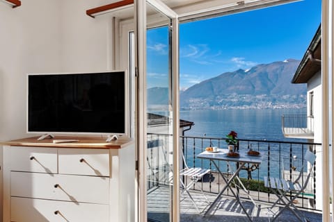 Family Apartment, 1 Bedroom, Balcony, Lakeside (Garden on the lake 1 -Vira Gambarogno) | Balcony