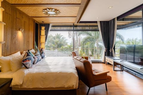 Deluxe Room, 1 King Bed, Non Smoking, Sea View | Premium bedding, minibar, in-room safe, individually decorated