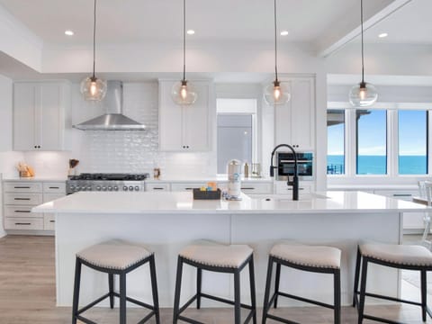 Third Floor, Breakfast Bar