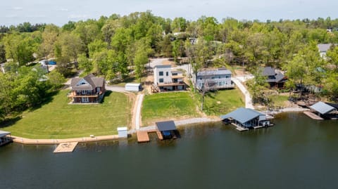 Stunning lakeside home
