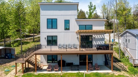 Beautiful lakefront property
