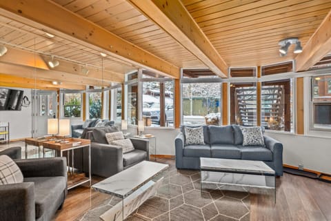 Condo, 3 Bedrooms | Living area | Smart TV