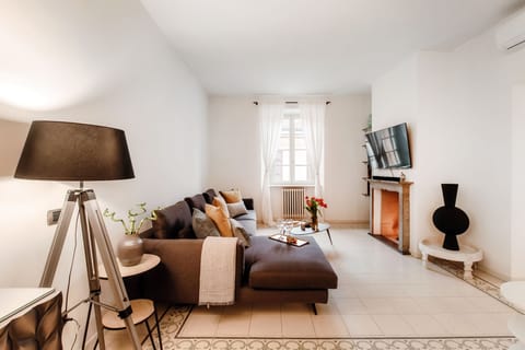 Apartment | Living area | 30-inch TV with digital channels