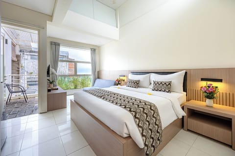 Master Suite, Balcony | Premium bedding, minibar, in-room safe, desk