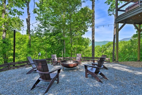 Firepit w Bistro Lights