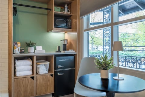 Deluxe Room | Iron/ironing board, free WiFi