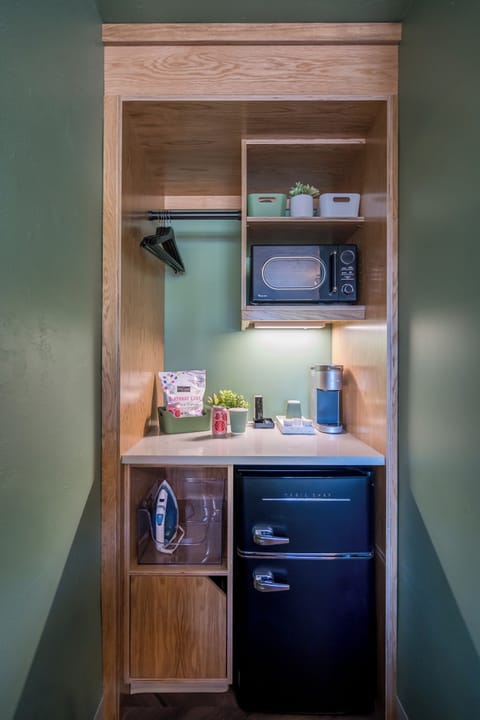 Classic Room | Iron/ironing board, free WiFi