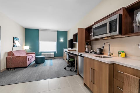 Suite, 1 Bedroom | Living area