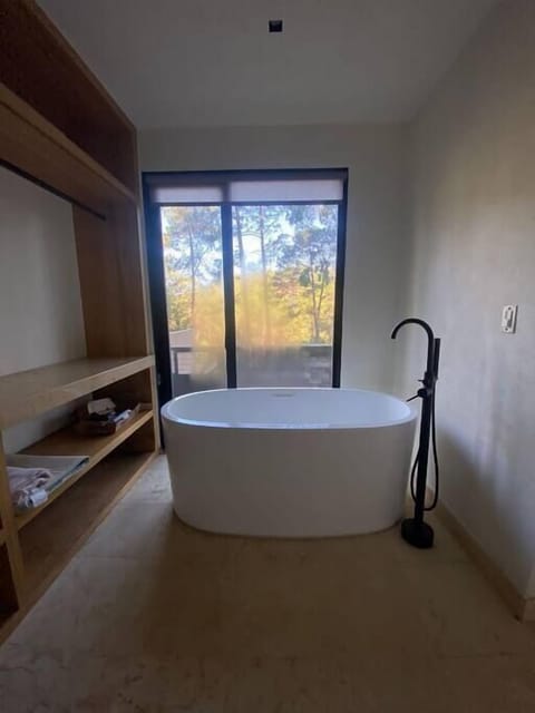 4ddc0f92-fc9a-4ea3-8276-e6fda10c6037