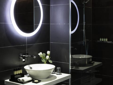 Superior Room, 1 King Bed | Hypo-allergenic bedding, in-room safe, desk, blackout drapes