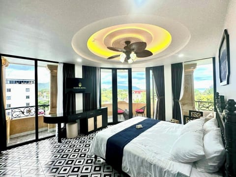 Executive Double Room | Desk, soundproofing, WiFi (free), bed sheets