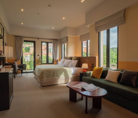 Deluxe Corner | Free cribs/infant beds, free WiFi, bed sheets