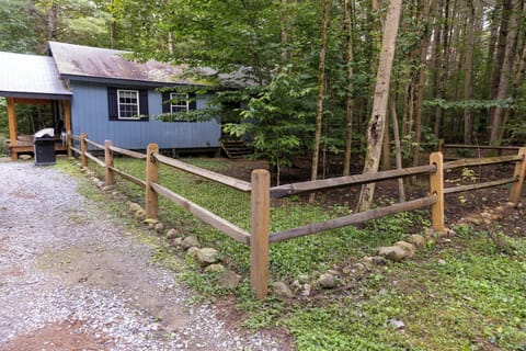 Noble House is dog friendly. The fenced backyard is enclosed with a 4 foot fence. It is still recommended to not leave your pet unattended. 